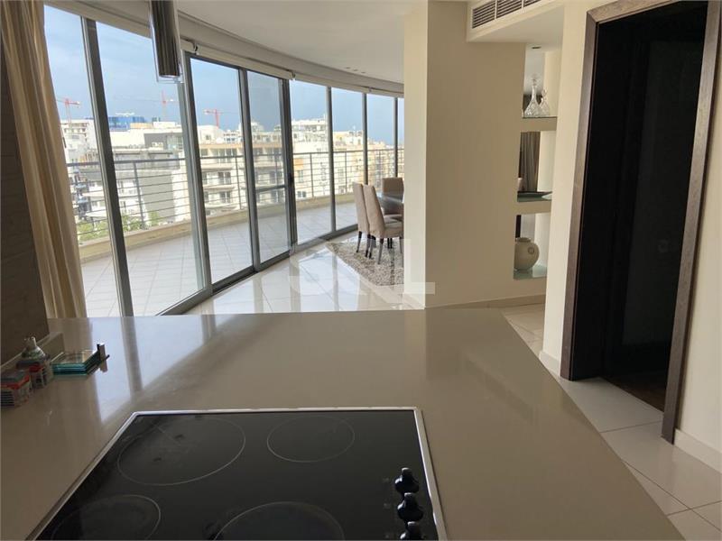 Penthouse in Portomaso To Rent