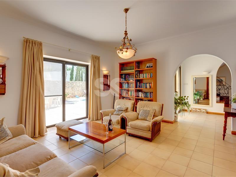 Semi-Detached Villa in Madliena To Rent