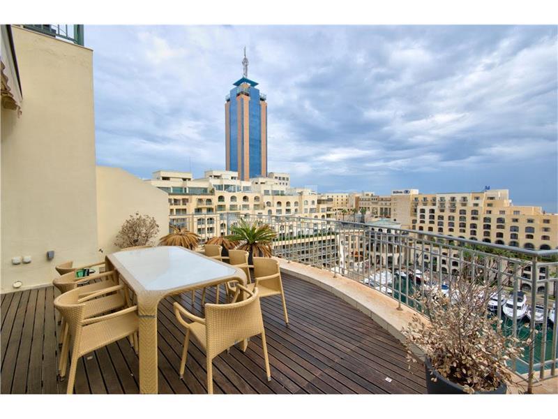 Penthouse in Portomaso To Rent