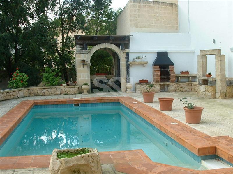 Villa in The Village To Rent