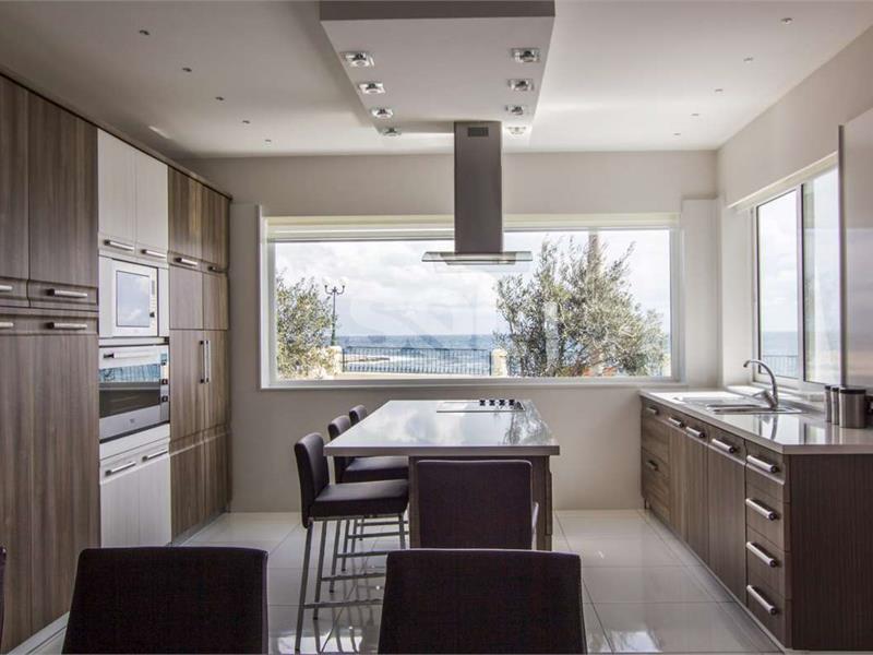 Semi-Detached Villa in Qawra To Rent