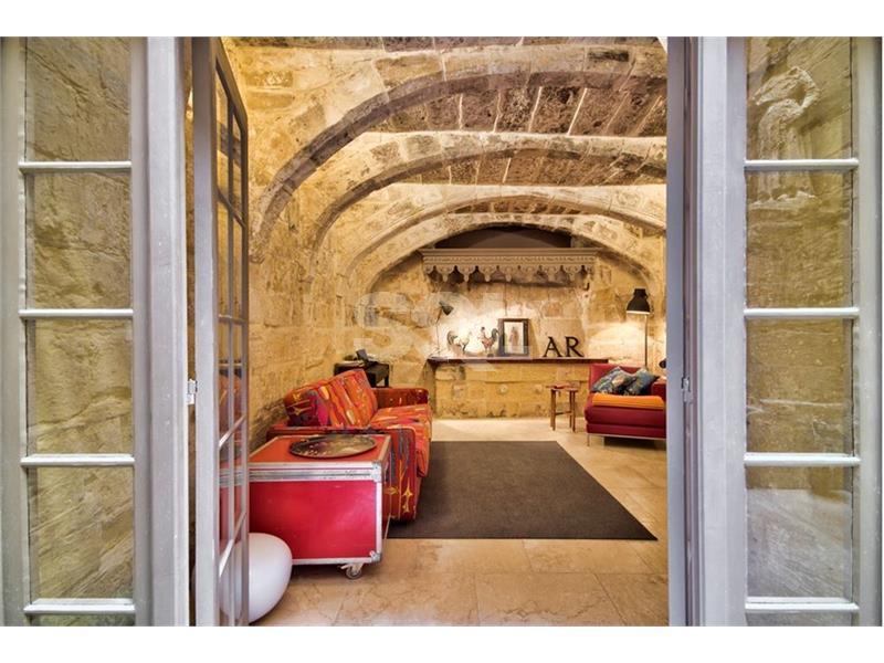 Palazzo in Valletta To Rent