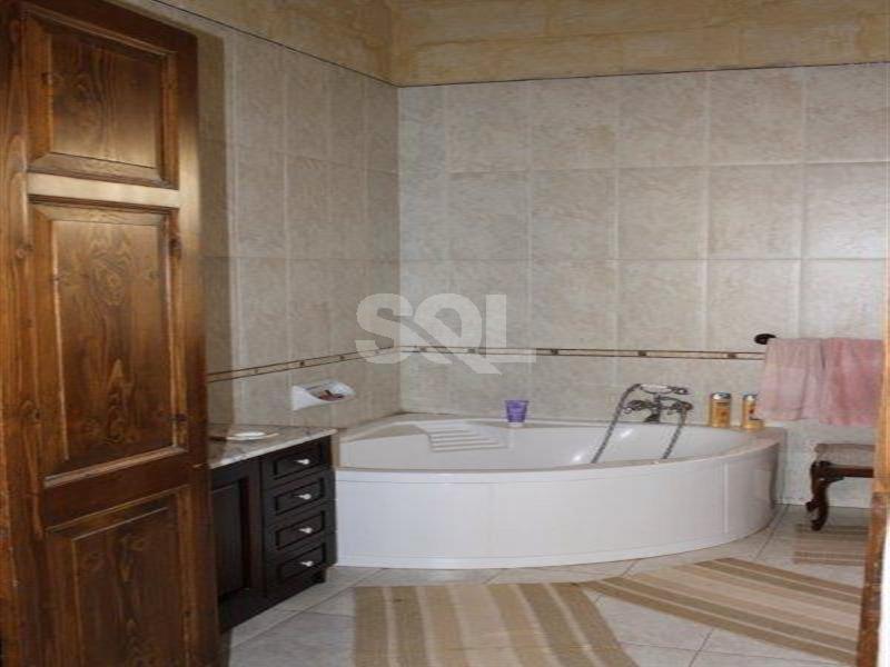 Townhouse in Sliema To Rent