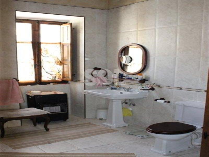 Townhouse in Sliema To Rent