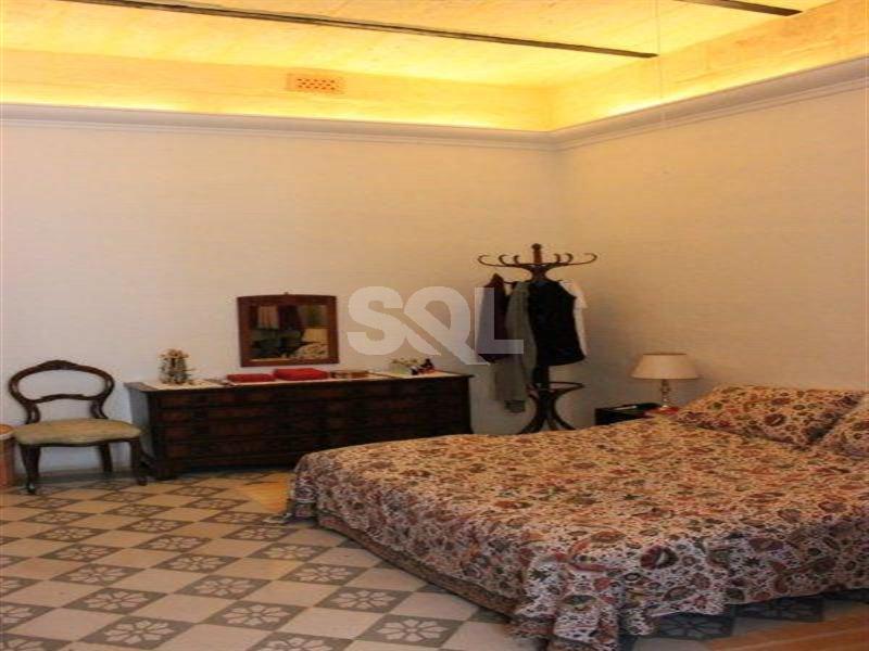 Townhouse in Sliema To Rent