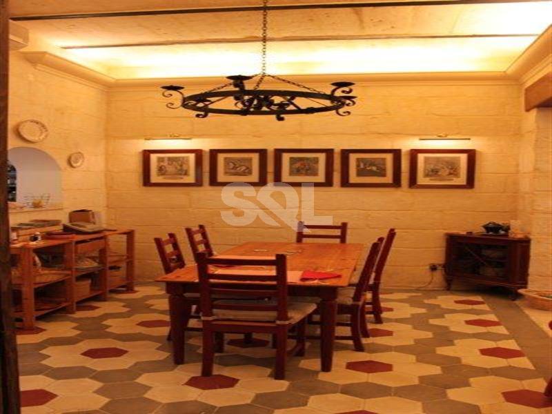 Townhouse in Sliema To Rent