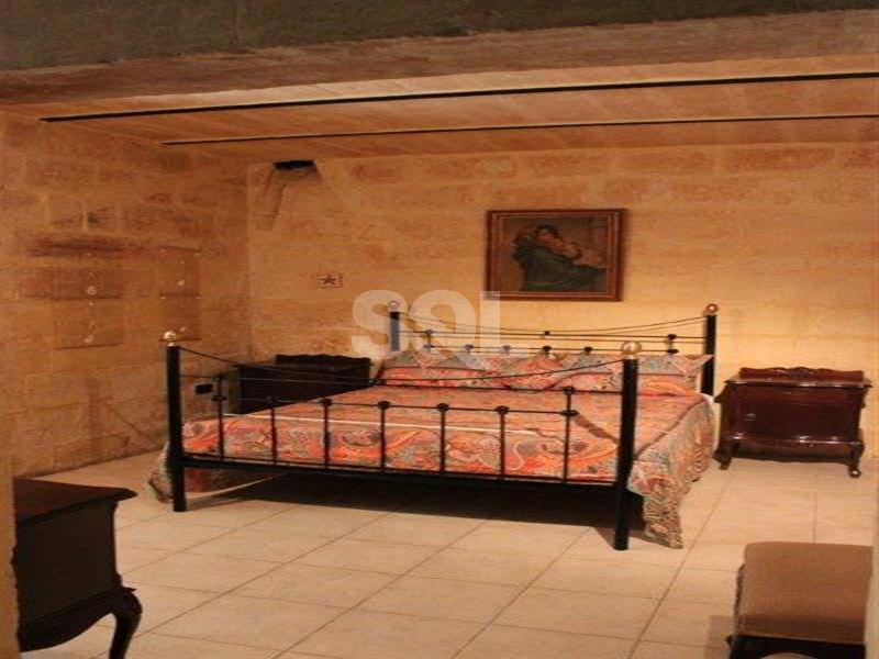 Townhouse in Sliema To Rent