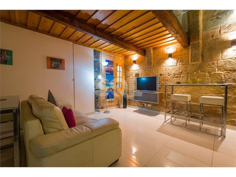 Duplex Maisonette in Valletta To Rent