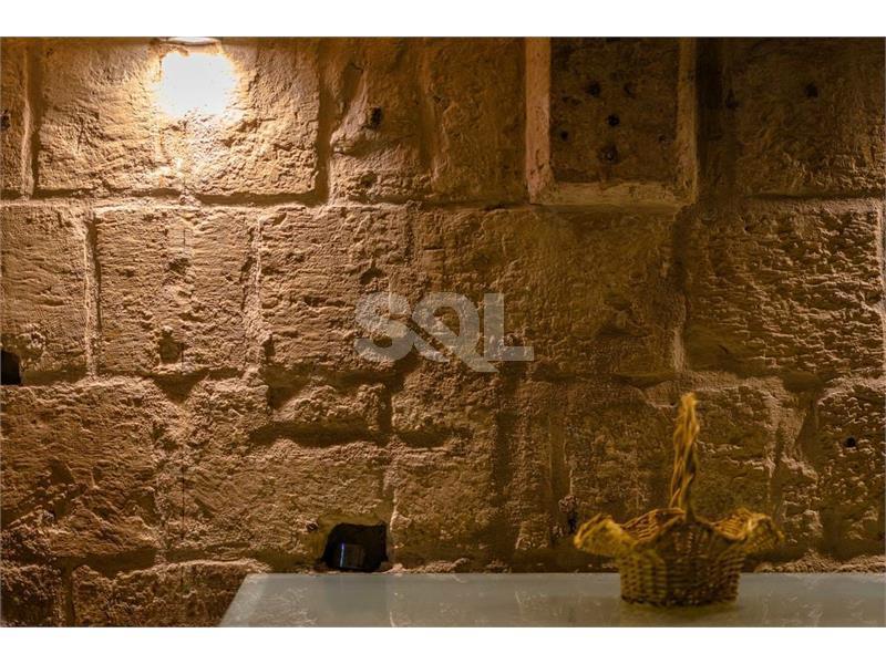 Duplex House of Character in Valletta To Rent