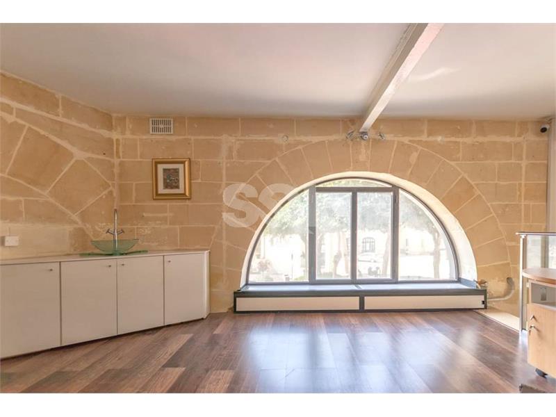 Office in Cospicua (Bormla) To Rent