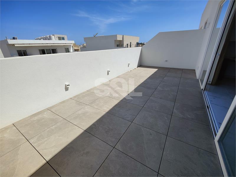 Penthouse in Mosta To Rent