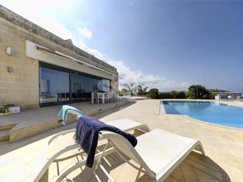 Detached Villa in Bahar ic-Caghaq To Rent