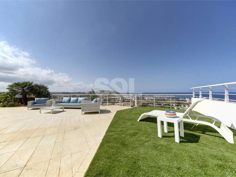 Detached Villa in Bahar ic-Caghaq To Rent