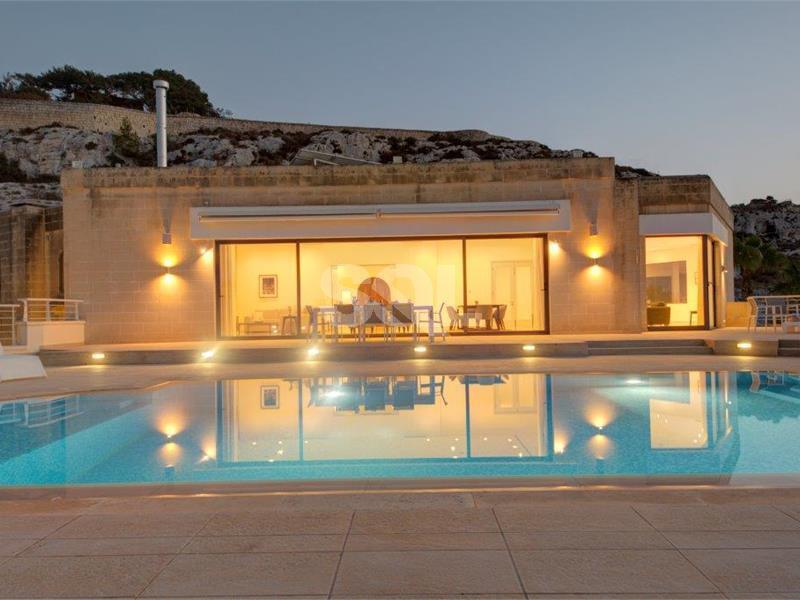 Detached Villa in Bahar ic-Caghaq To Rent