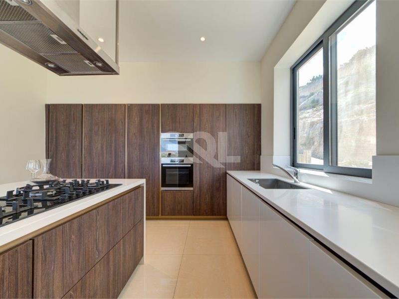 Detached Villa in Bahar ic-Caghaq To Rent