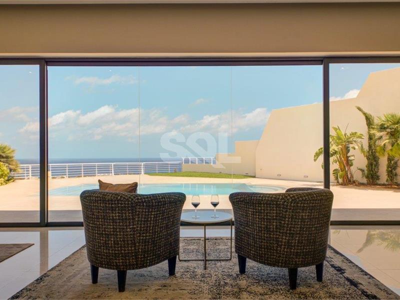 Detached Villa in Bahar ic-Caghaq To Rent