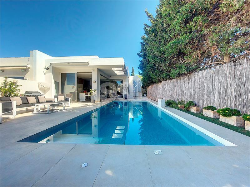 Semi-Detached Bungalow in San Pawl Tat-Targa For Sale