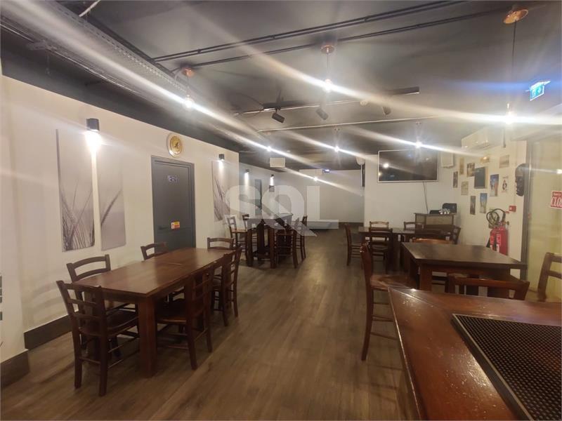 Retail/Catering in Santa Lucia To Rent