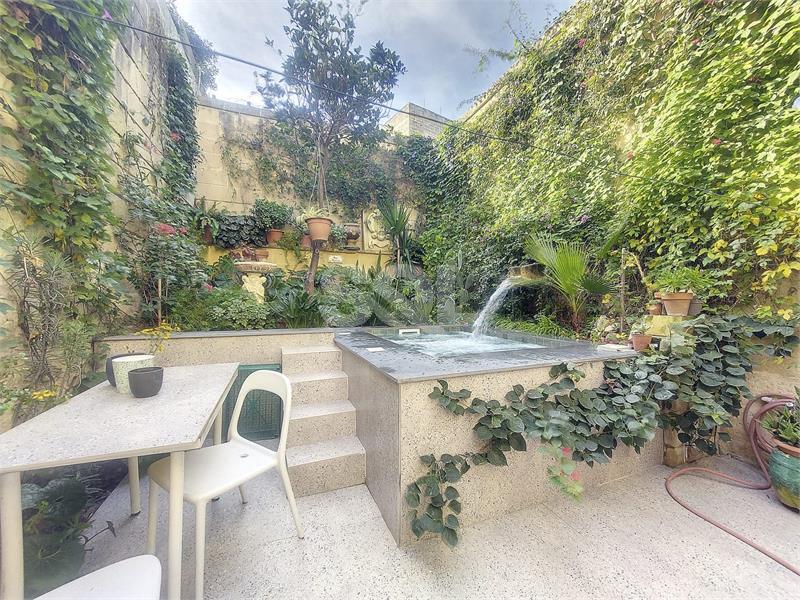 Maisonette in Santa Venera For Sale