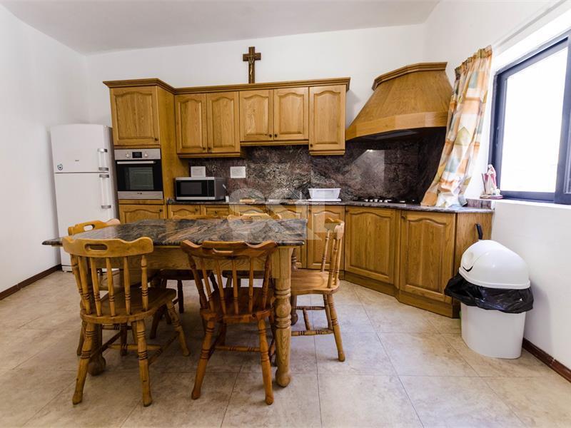 Townhouse in Cospicua (Bormla) To Rent