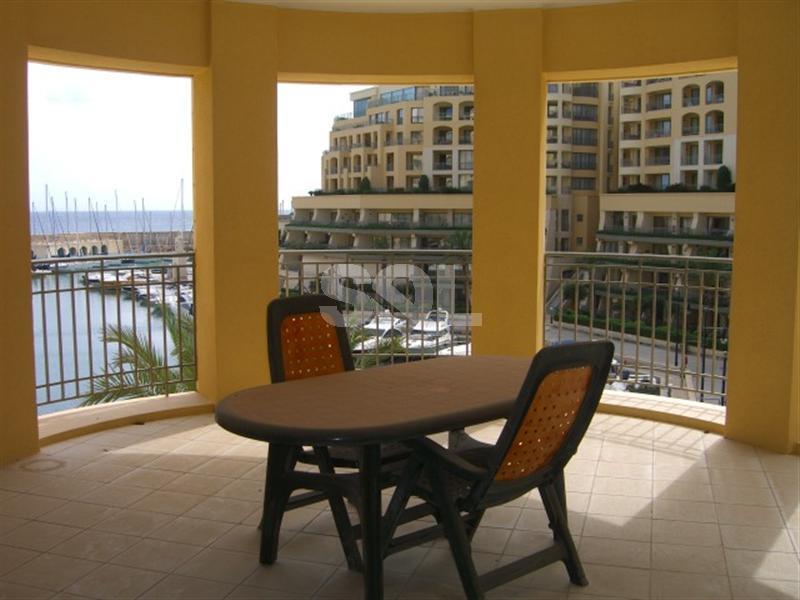 Apartment in Portomaso To Rent
