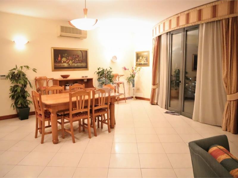 Apartment in Portomaso To Rent
