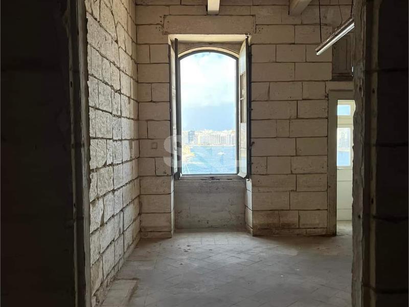 House of Character in Valletta To Rent