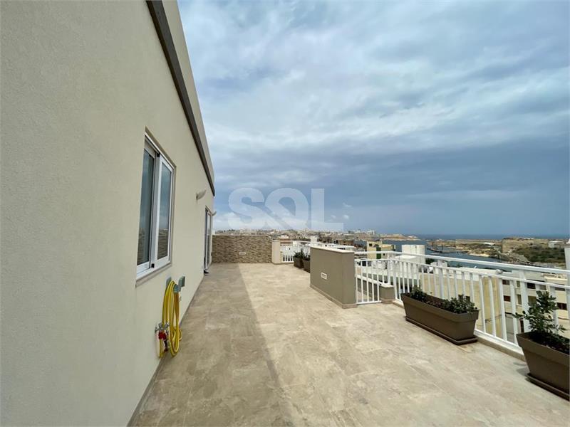 Penthouse in Kalkara To Rent