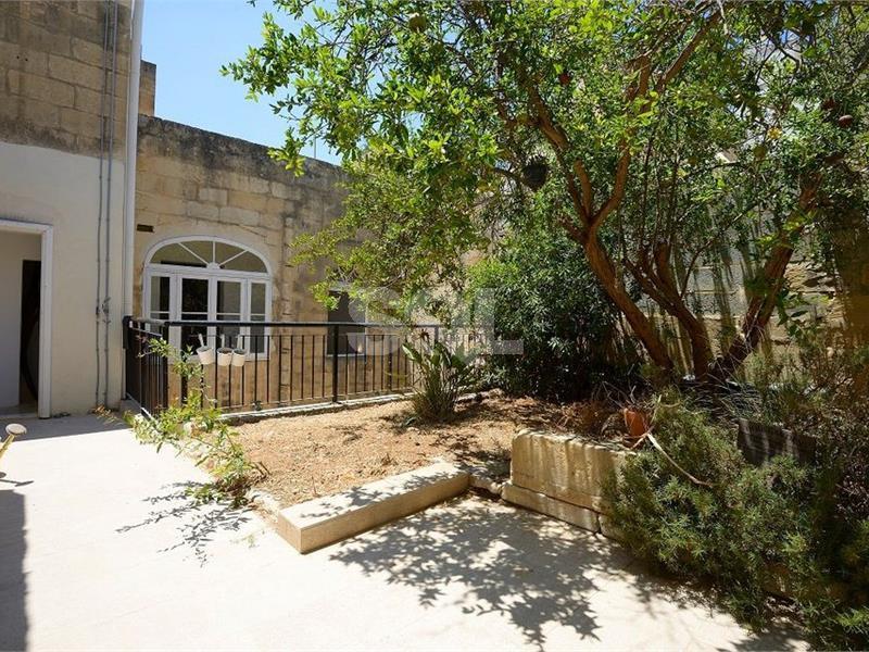 Townhouse in Sliema To Rent