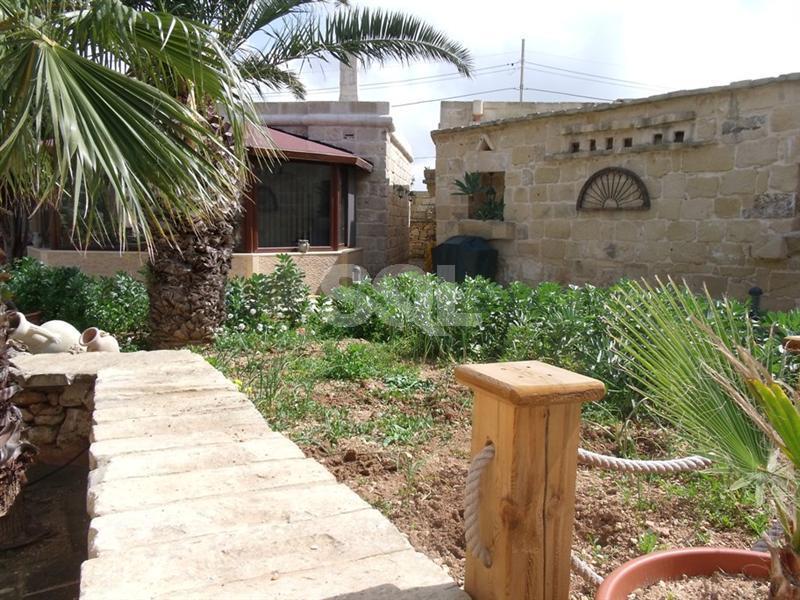 Detached Villa in Bidnija To Rent