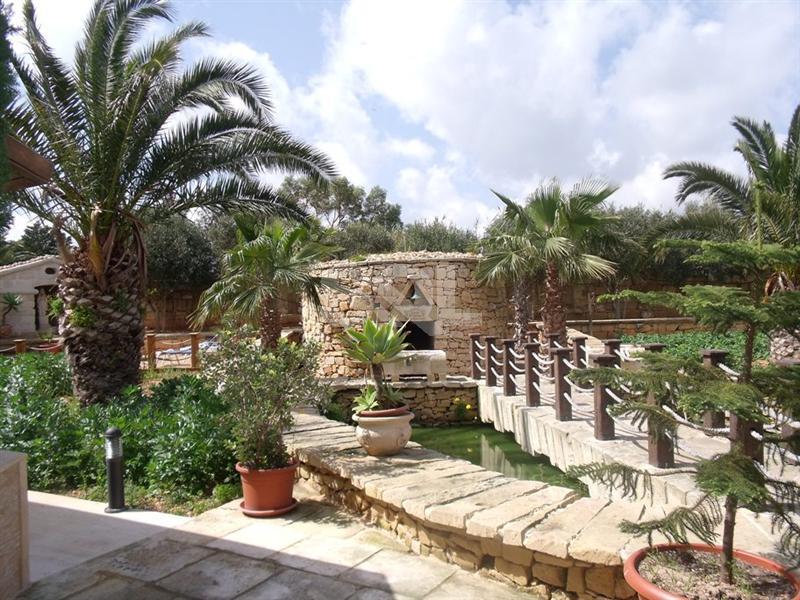 Detached Villa in Bidnija To Rent