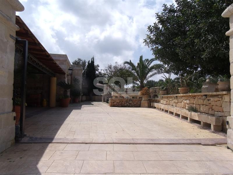 Detached Villa in Bidnija To Rent