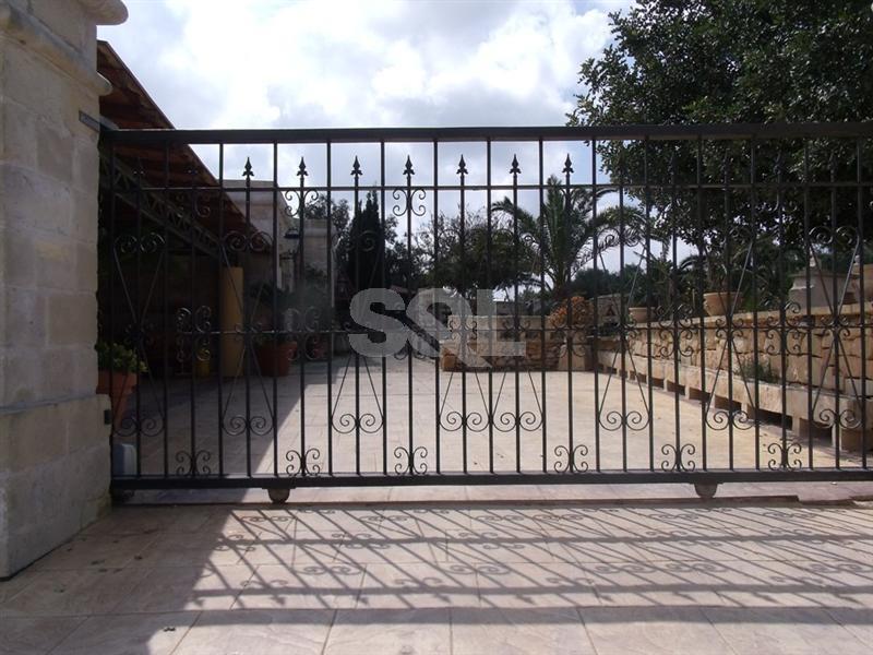 Detached Villa in Bidnija To Rent