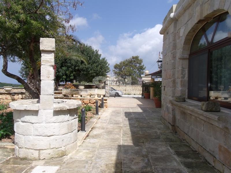 Detached Villa in Bidnija To Rent