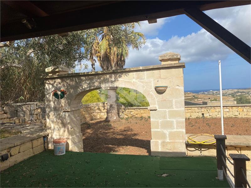 Detached Villa in Bidnija To Rent