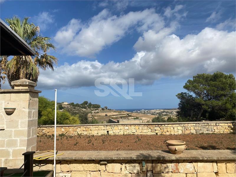 Detached Villa in Bidnija To Rent