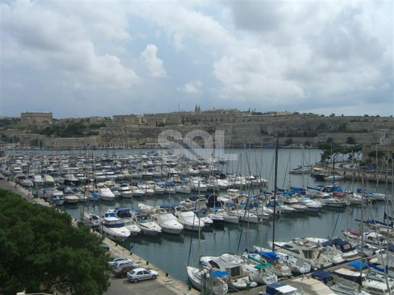 Apartment in Ta' Xbiex To Rent