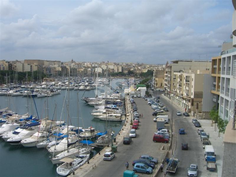 Apartment in Ta' Xbiex To Rent