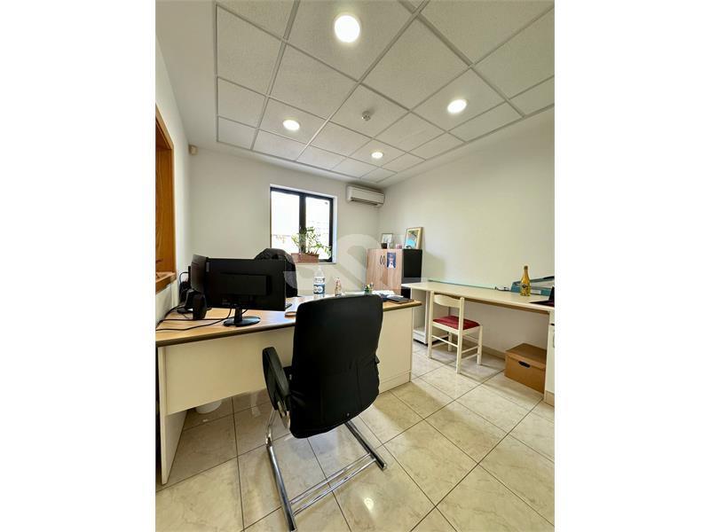 Office in Swatar To Rent
