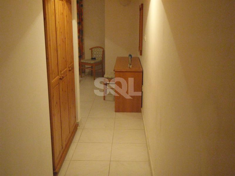 Apartment in The Gardens To Rent