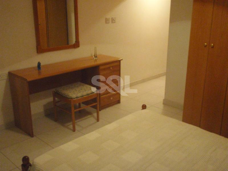 Apartment in The Gardens To Rent