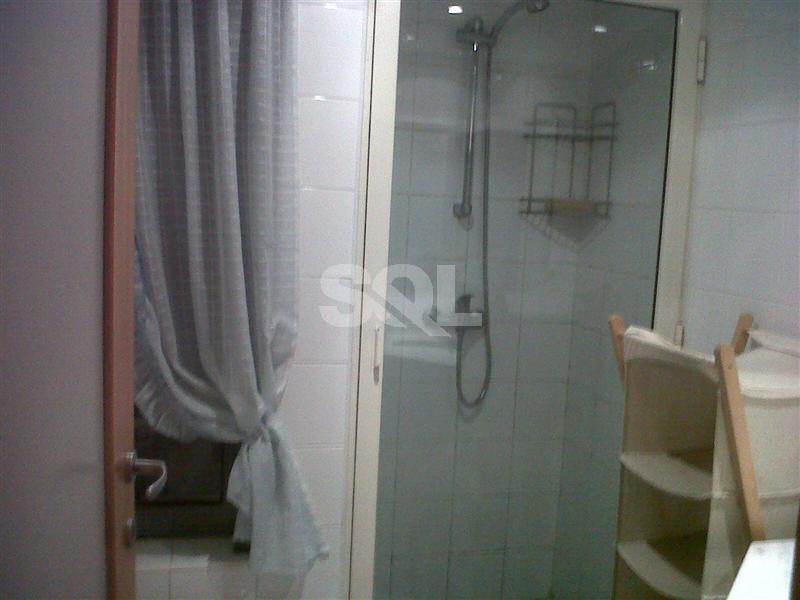 Apartment in The Gardens To Rent