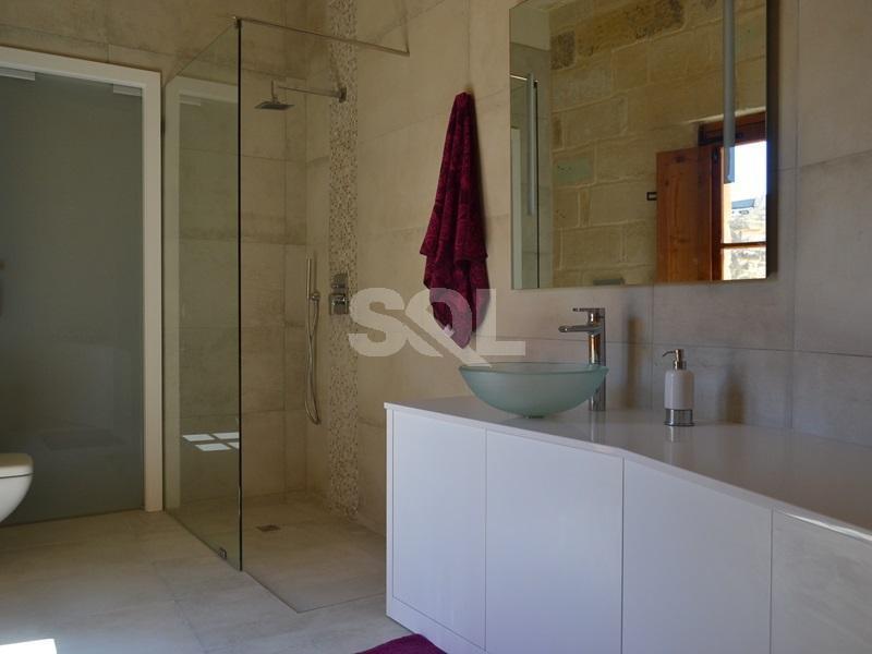 House of Character in Siggiewi To Rent