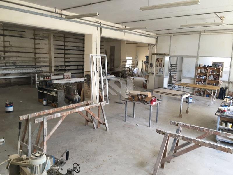 Warehouse in Mriehel To Rent