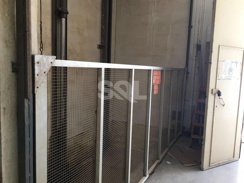 Warehouse in Mriehel To Rent