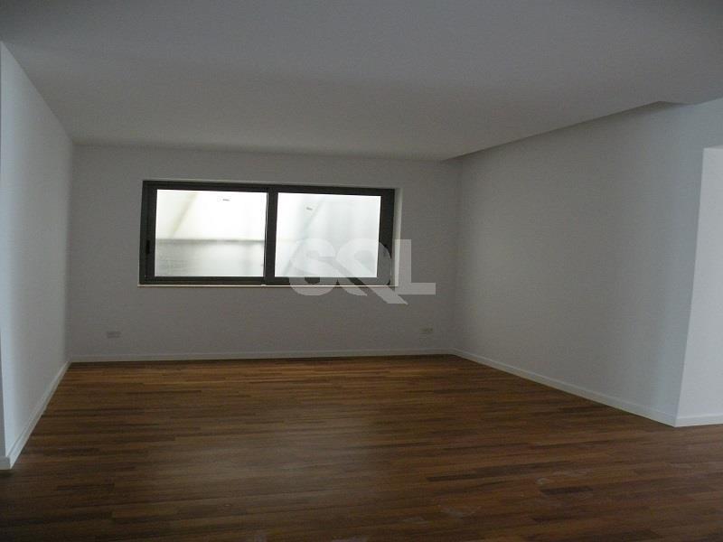 Apartment in Portomaso For Sale