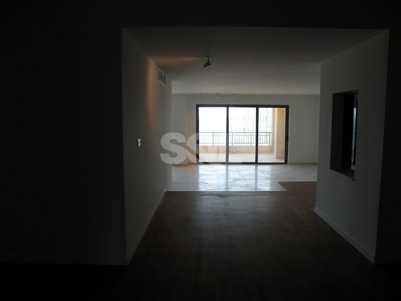 Apartment in Portomaso For Sale