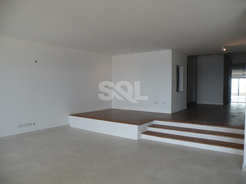 Apartment in Portomaso For Sale