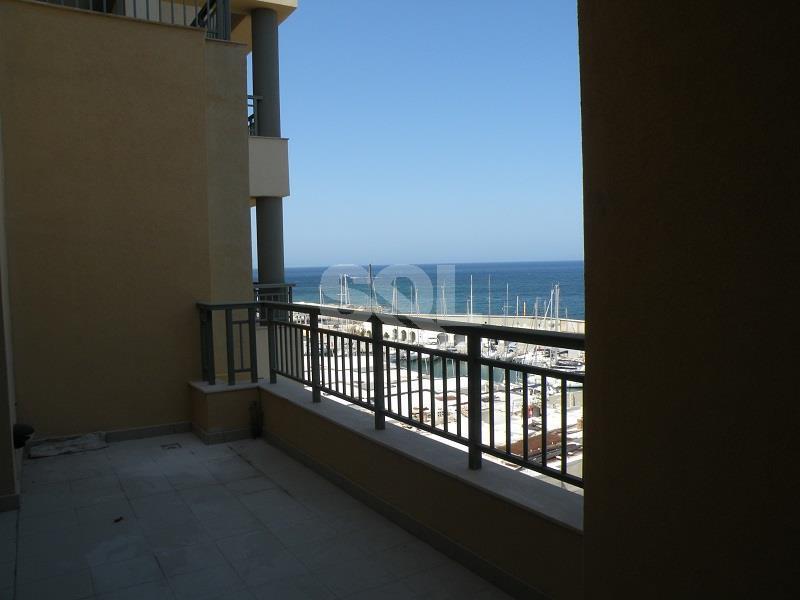 Apartment in Portomaso For Sale